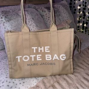 Marc Jacobs The Large Tote Bag